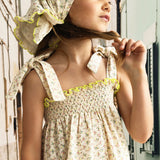 Kleita muslīna ar ziedu rakstu