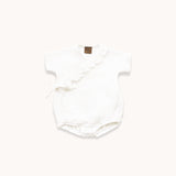 Pārliekams bodijs ar baltu muslīnu ar volānu